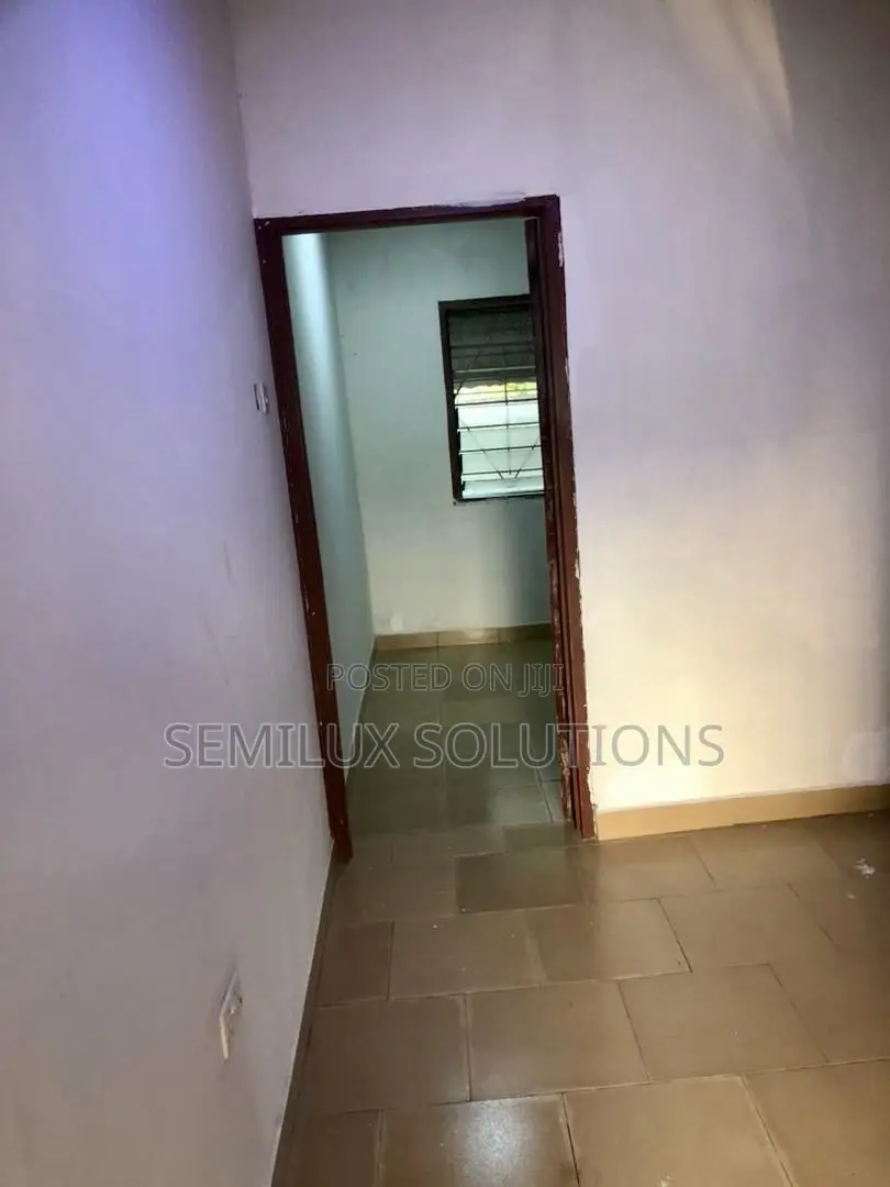 1bdrm Block of Flats in Olive Lounge, Amasaman for rent