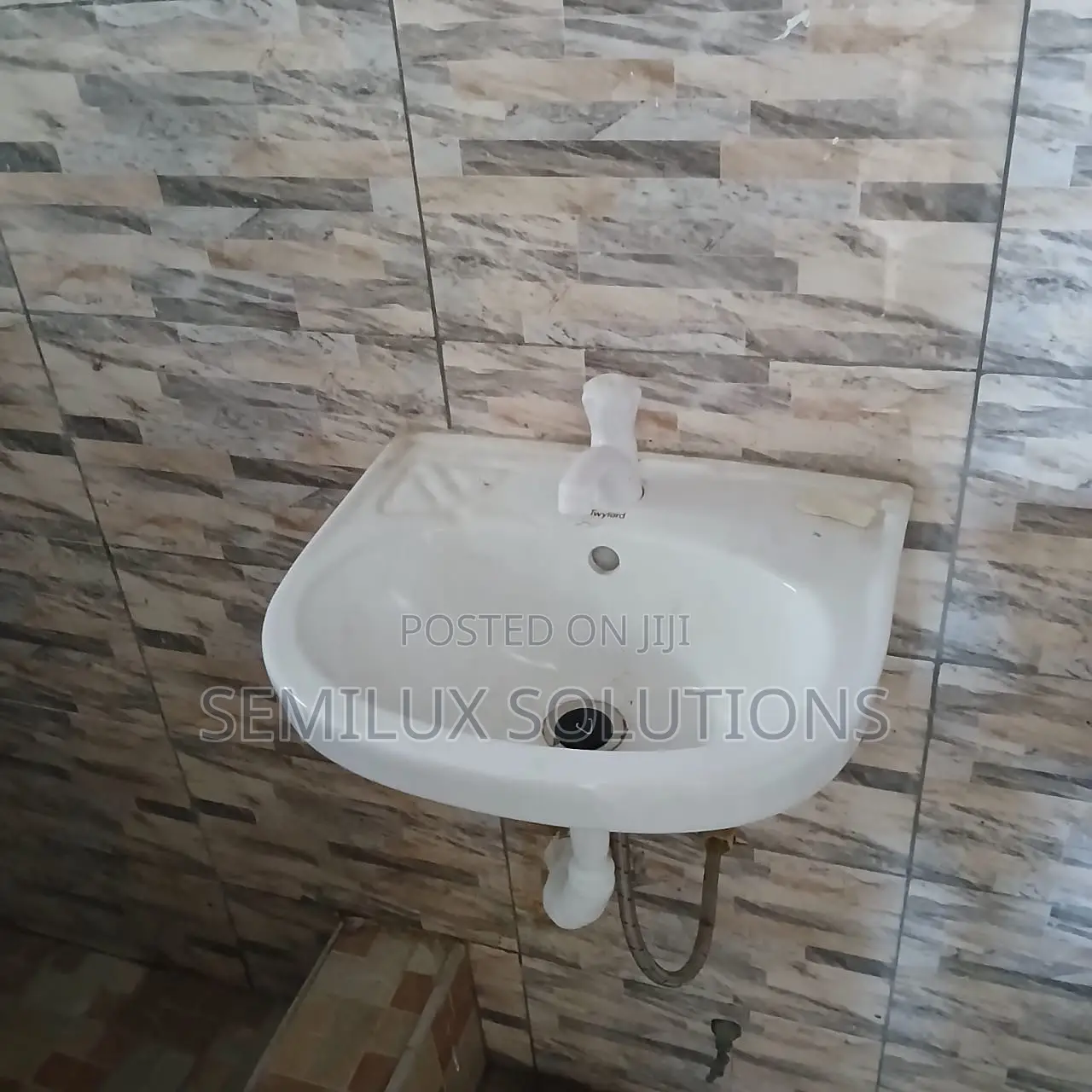 1bdrm Block of Flats in Olive Lounge, Amasaman for rent