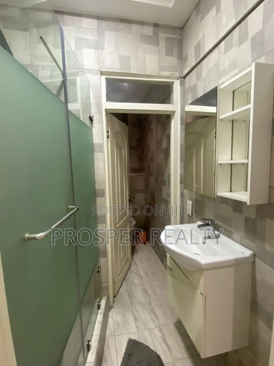 2bdrm Apartment in Borteyman Snnit, Tema Metropolitan for rent