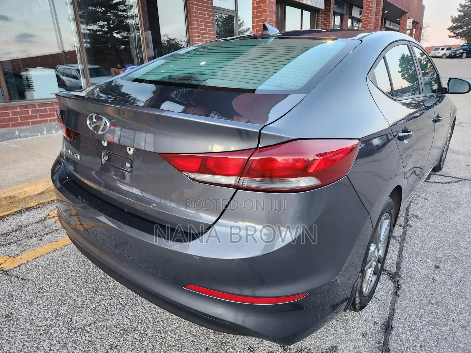 Hyundai Elantra Limited Sedan FWD (2.0L 4cyl 6A) 2017