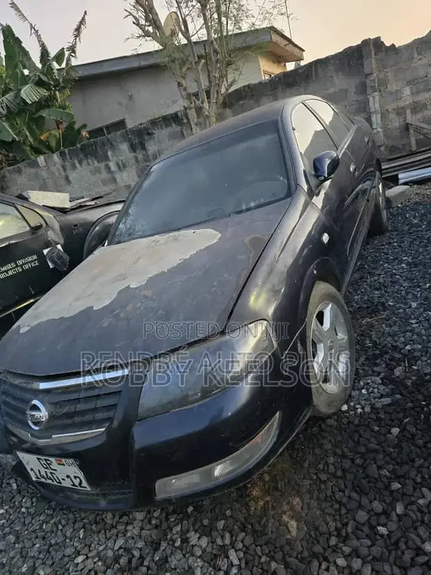 Nissan Sunny 2012 Black