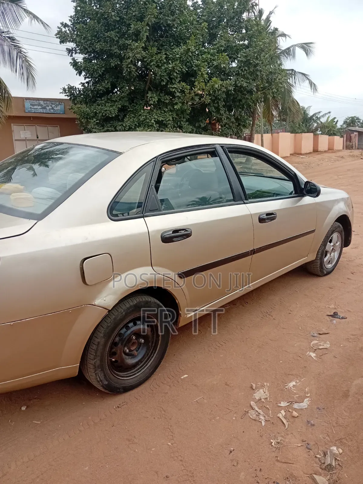 Chevrolet Optra 2010 Gold