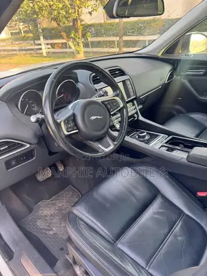 Jaguar F-Pace 35t Prestige AWD 2018 White