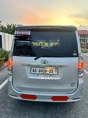 Toyota Voxy X 4WD 8-Seater 2010 Silver
