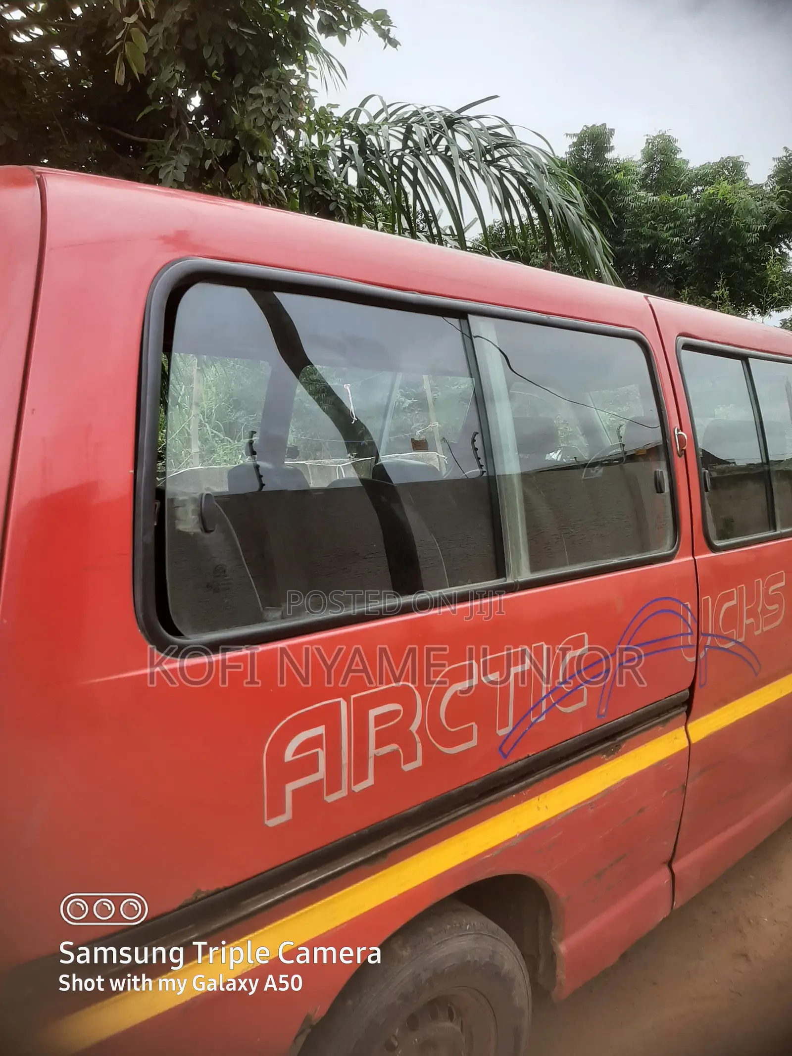 Toyota HiAce 2006 Red