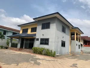 5bdrm House in Com 18, Baatsona Total for rent