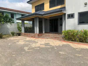 5bdrm House in Com 18, Baatsona Total for rent
