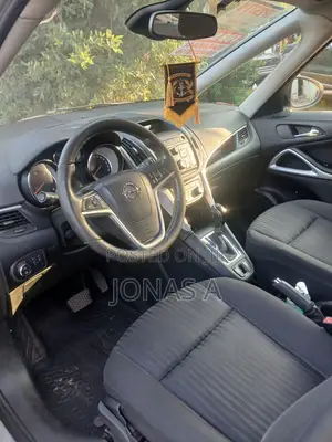Opel Zafira 2015 Silver