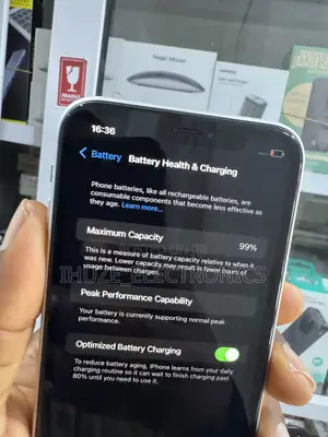 Apple iPhone XR 64 GB White