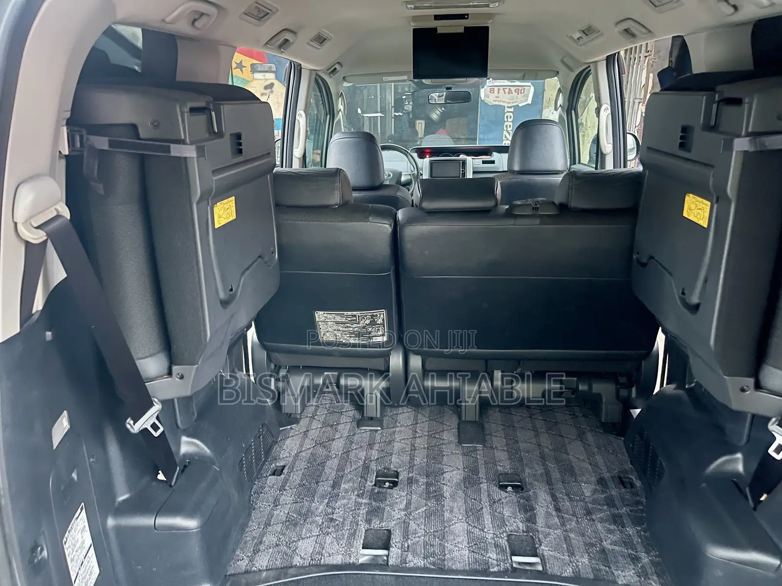 Toyota Voxy V 2WD 8-Seater 2013 Ivory