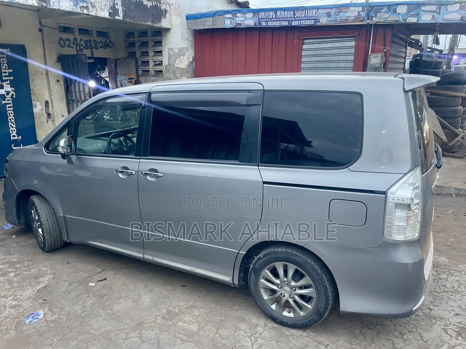 Toyota Voxy V 2WD 8-Seater 2013 Ivory