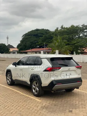 Toyota RAV4 2021 White