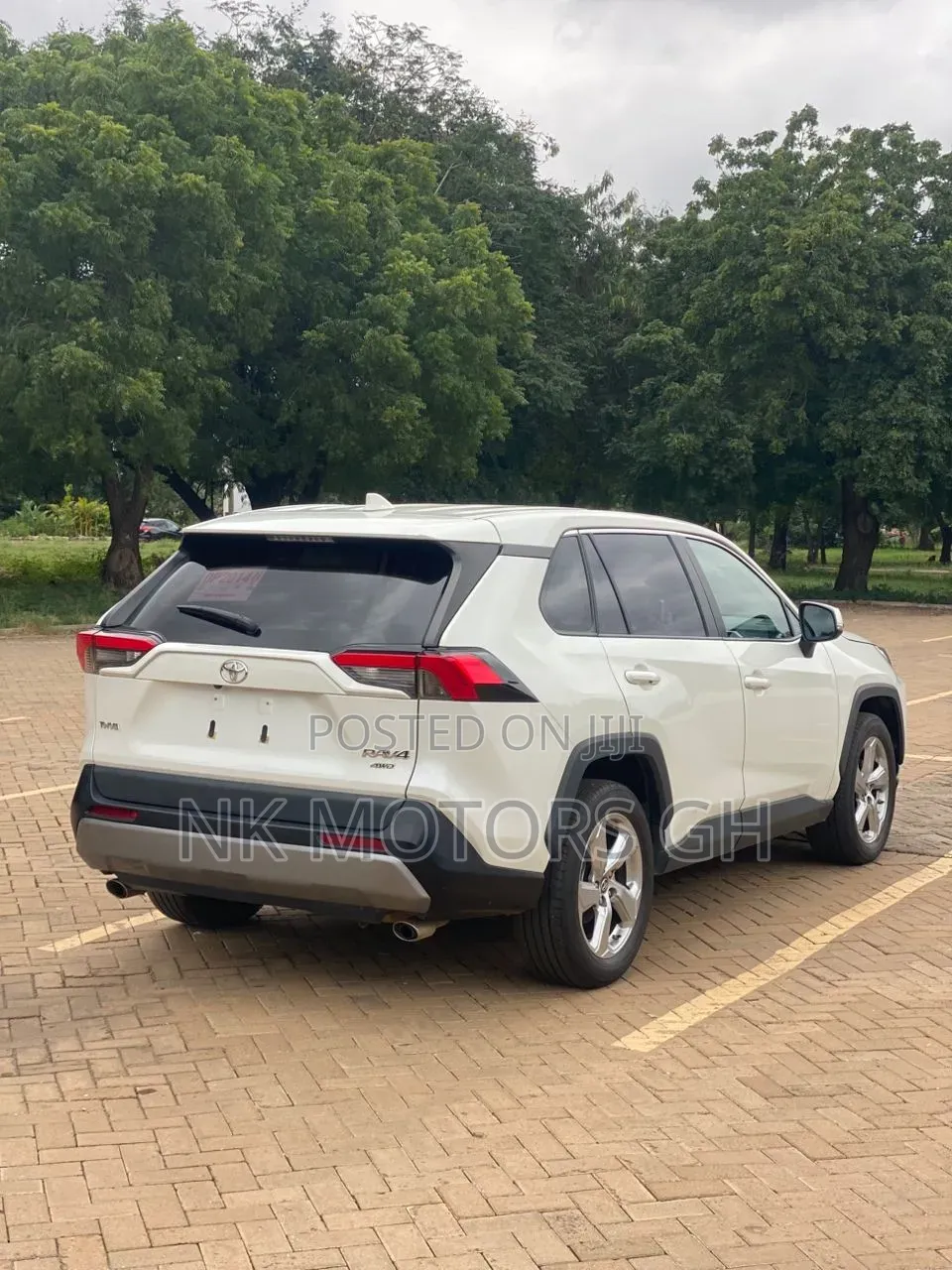 Toyota RAV4 2021 White