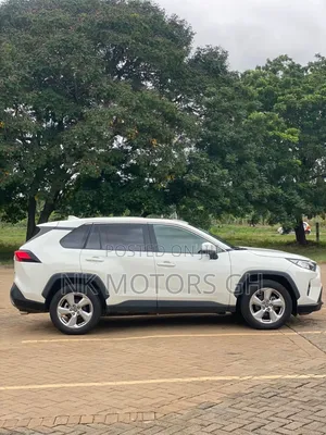 Toyota RAV4 2021 White