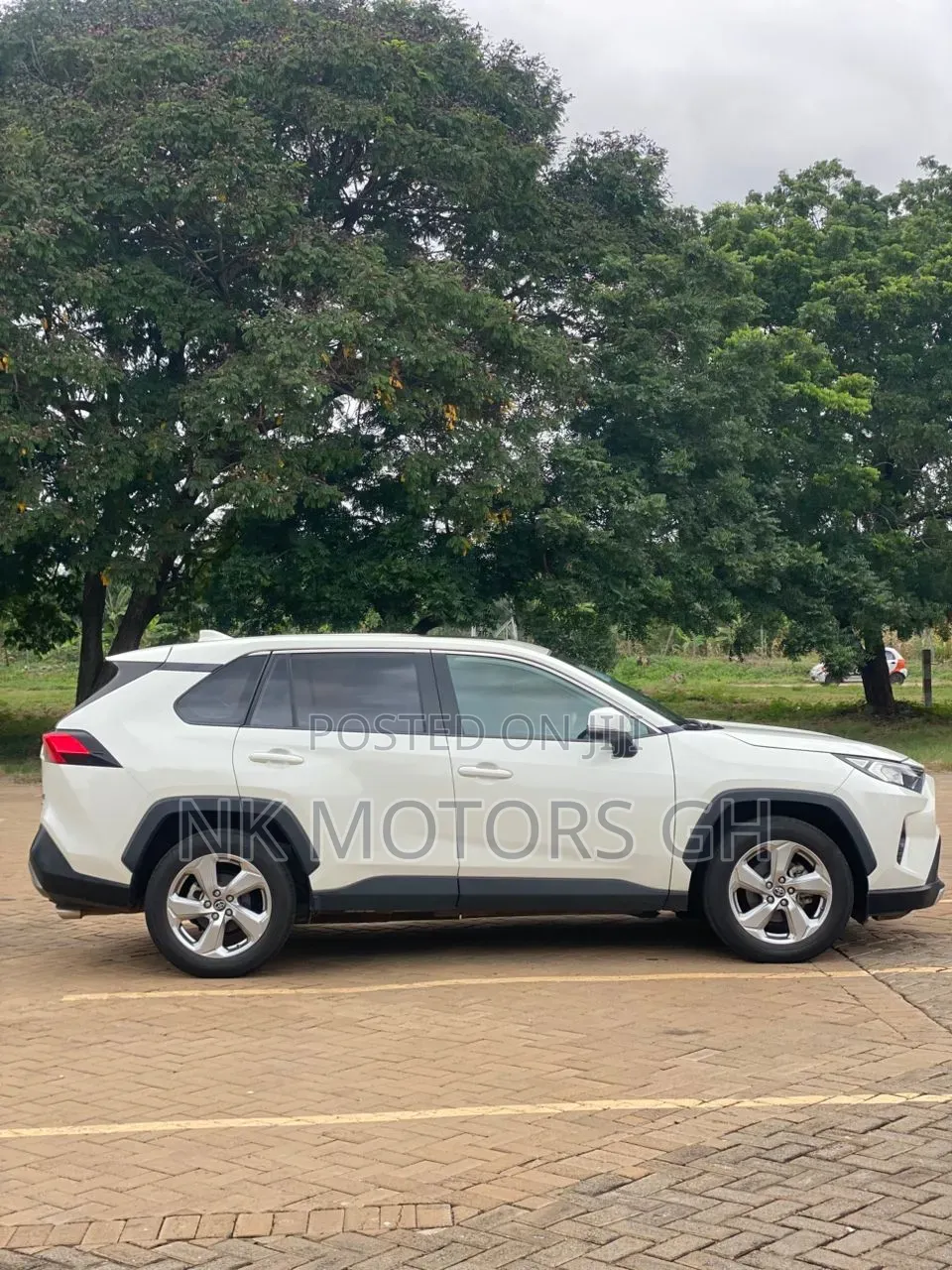 Toyota RAV4 2021 White