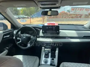 Mitsubishi Outlander 2022 Gray