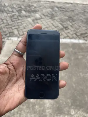 Apple iPhone SE 64 GB Black
