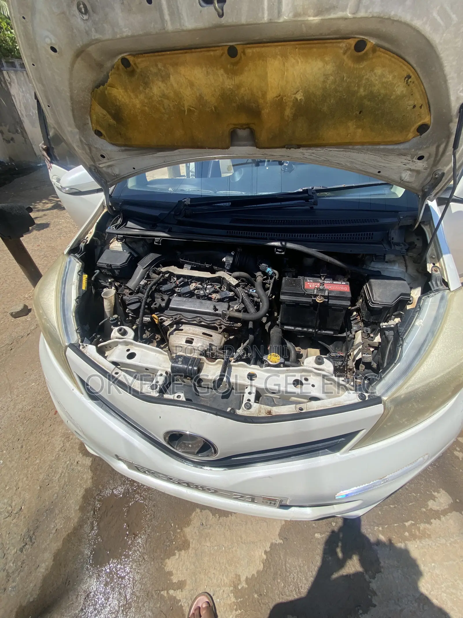 Toyota Vitz 1.3 AWD 3dr 2010 Off white