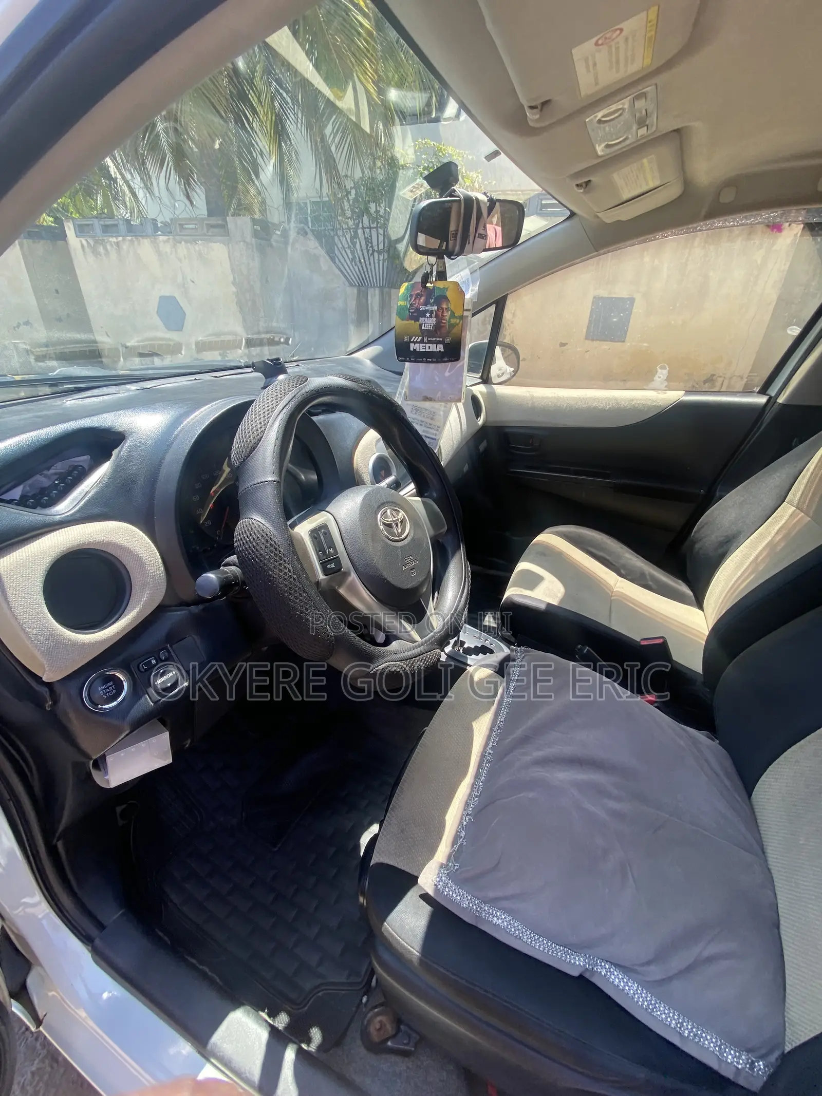 Toyota Vitz 1.3 AWD 3dr 2010 Off white