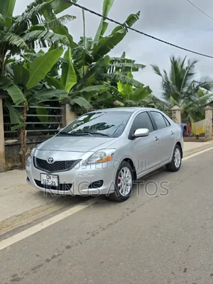 Toyota Yaris 2012 Silver