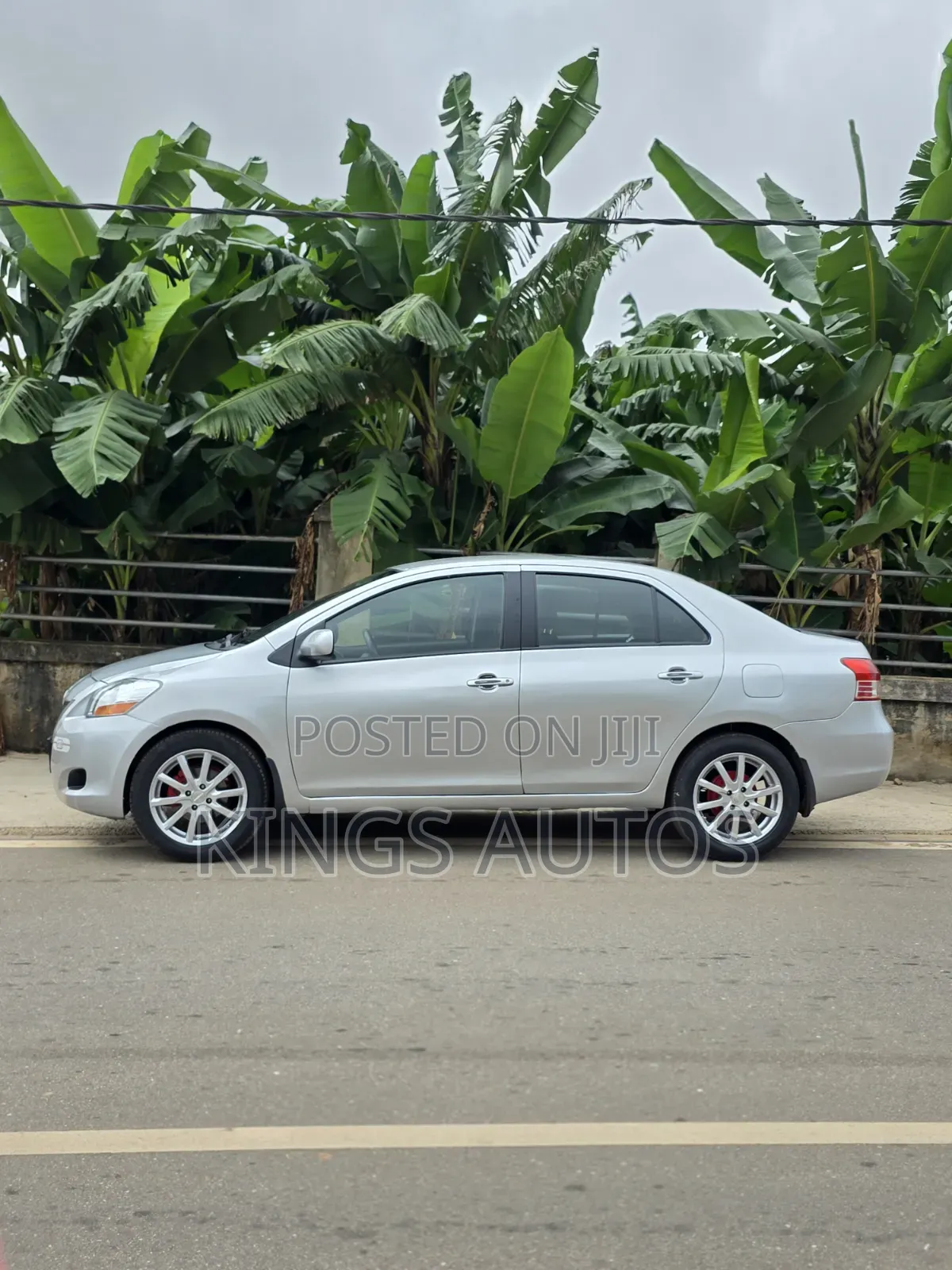 Toyota Yaris 2012 Silver