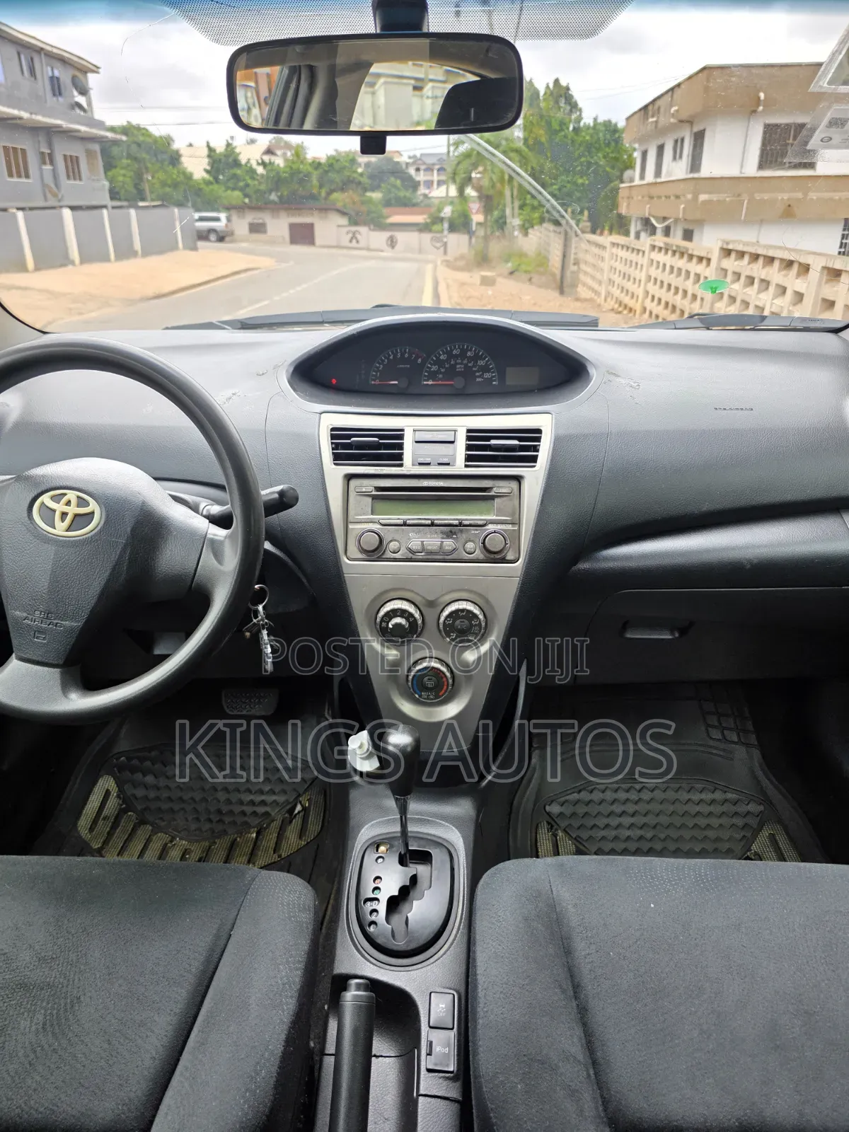 Toyota Yaris 2012 Silver