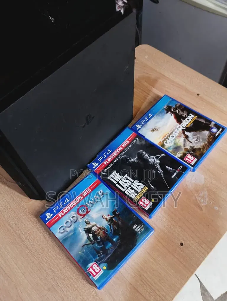 PlayStation 4 Slim With One Controller