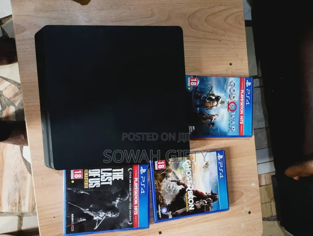PlayStation 4 Slim With One Controller