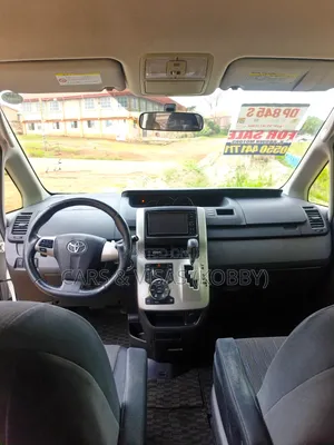 Toyota Voxy 2013 White