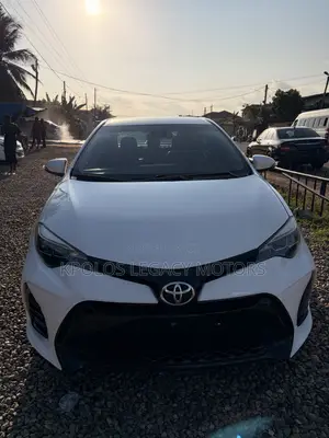 Toyota Corolla SE 4dr Sedan (1.8L 4cyl CVT) 2017 White