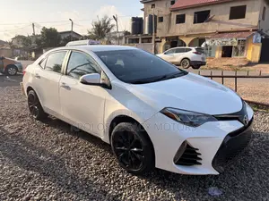 Toyota Corolla SE 4dr Sedan (1.8L 4cyl CVT) 2017 White