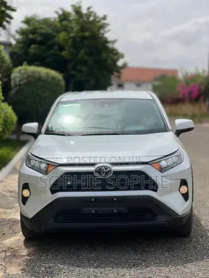 Toyota RAV4 LE AWD 2024 White