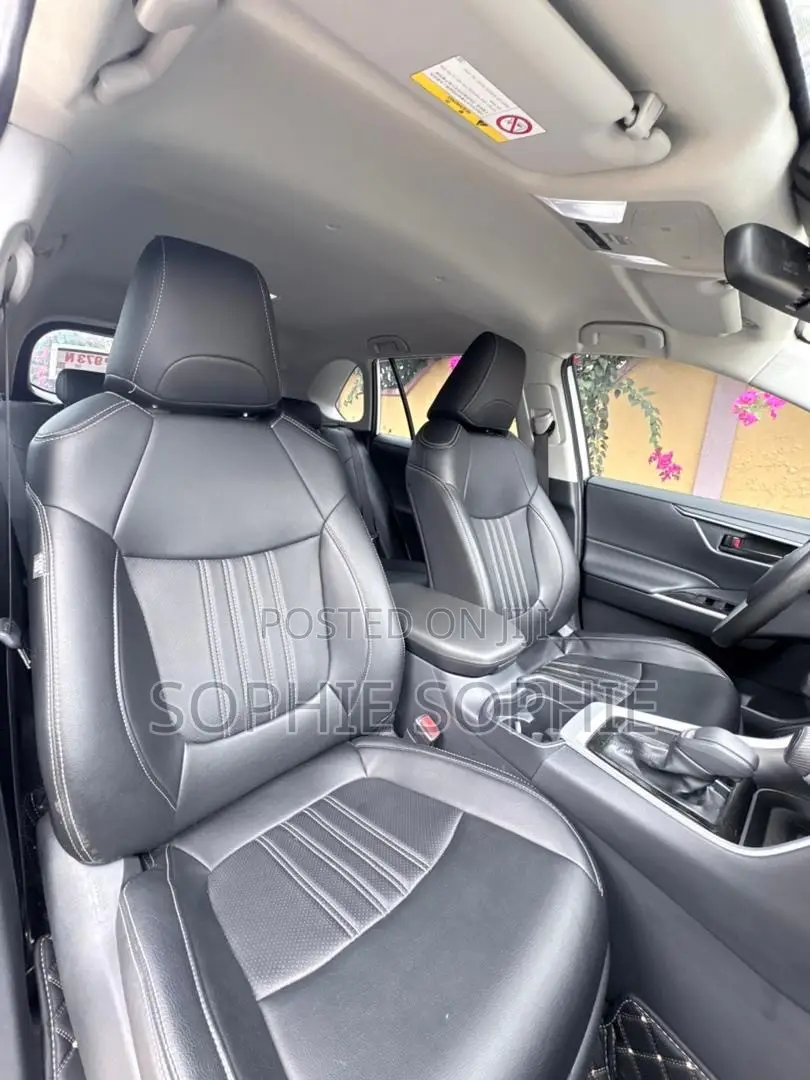 Toyota RAV4 LE AWD 2024 White