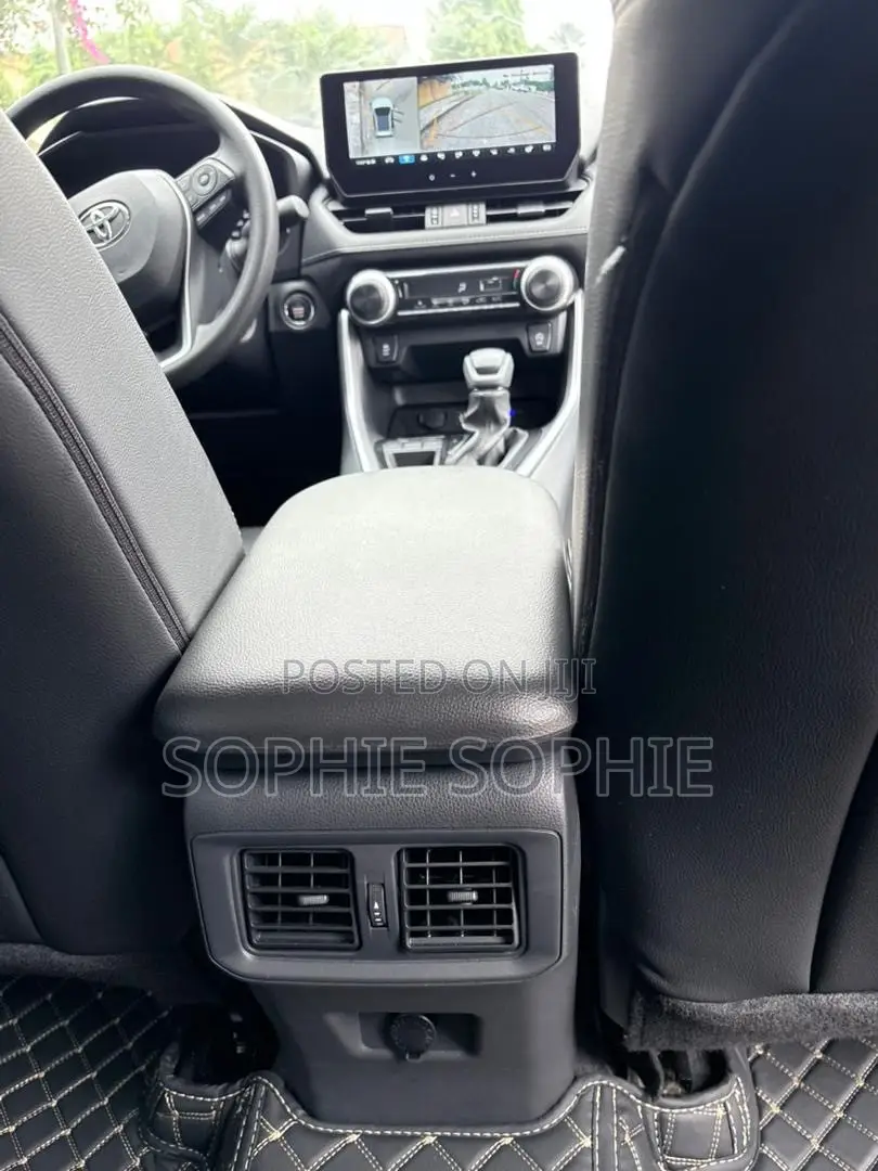Toyota RAV4 LE AWD 2024 White