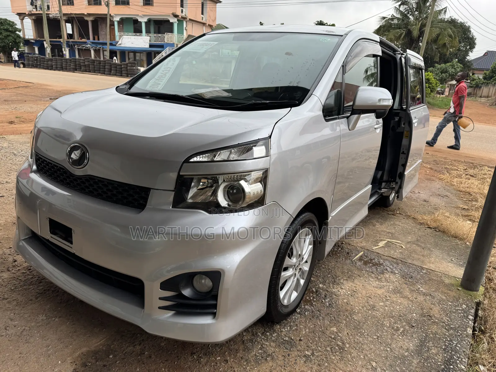 Toyota Voxy 2012 Silver