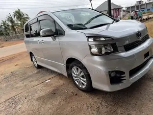 Toyota Voxy 2012 Silver