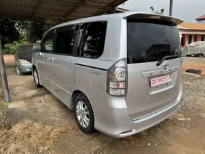 Toyota Voxy 2012 Silver