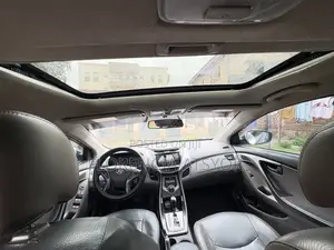 Hyundai Elantra Limited Sedan FWD (1.8L 4cyl 6A) 2013 Silver