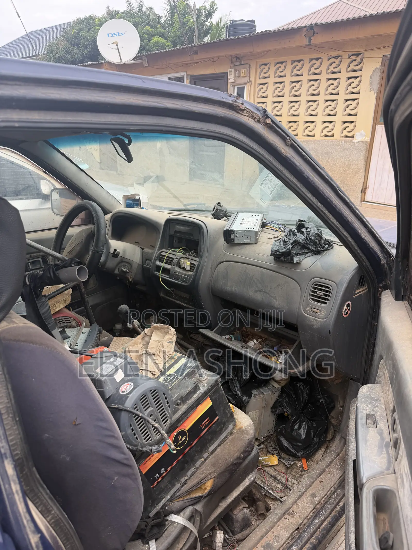 Nissan Hardbody 2010 Blue