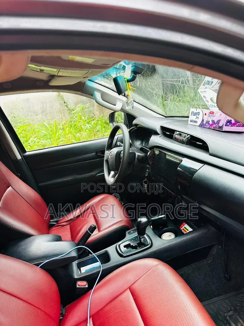 Toyota Hilux 2019 Gray