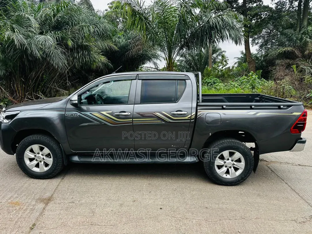 Toyota Hilux 2019 Gray