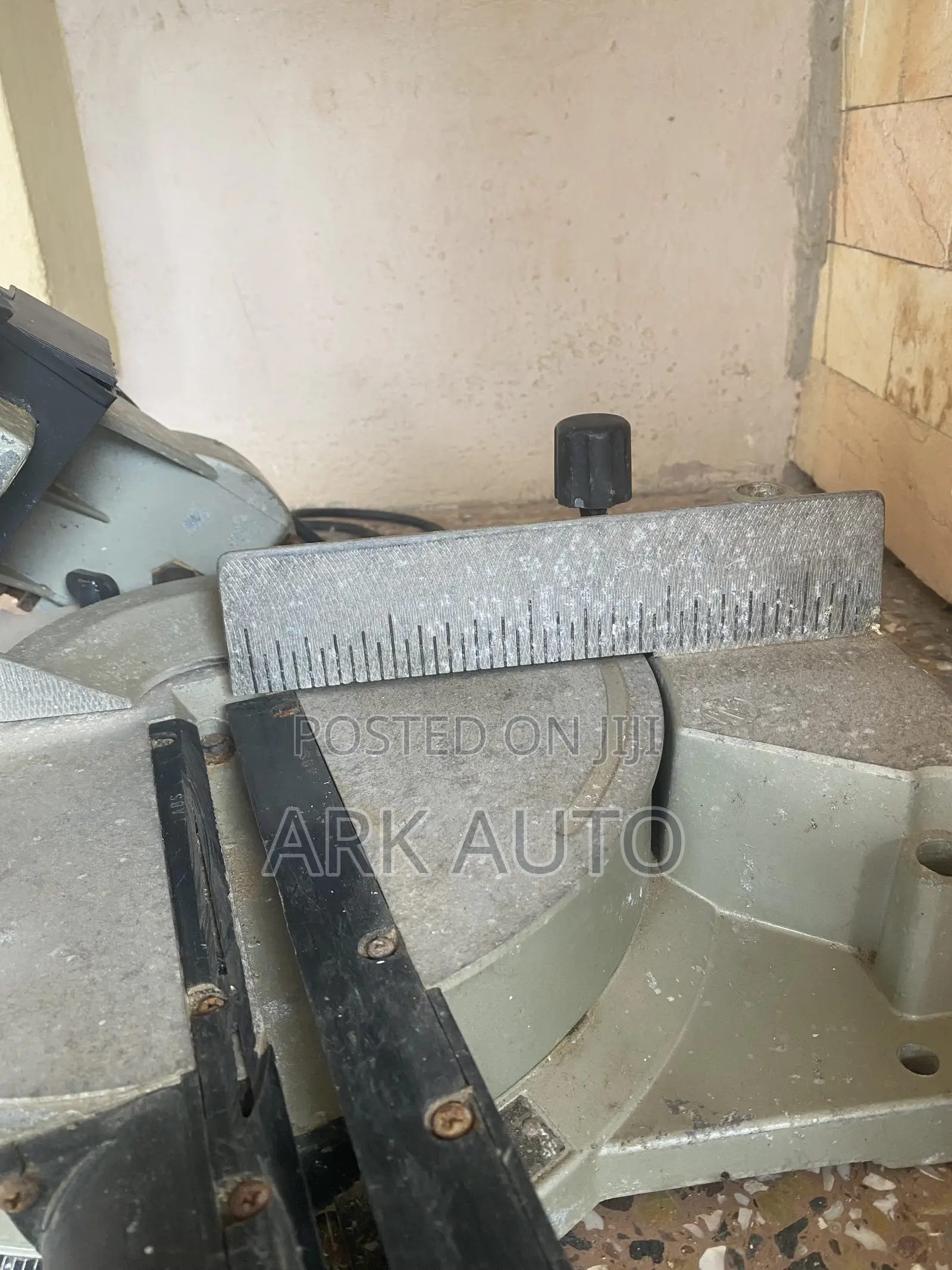 Makita Slide Compound Mitre Saw 2000W (UK USED)
