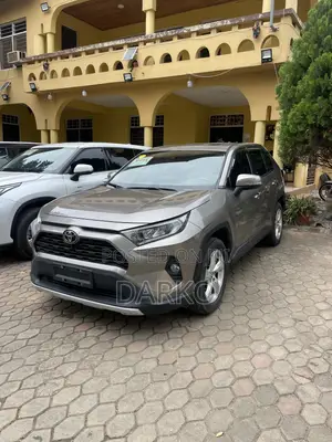 Toyota RAV4 XLE 2022 Gray