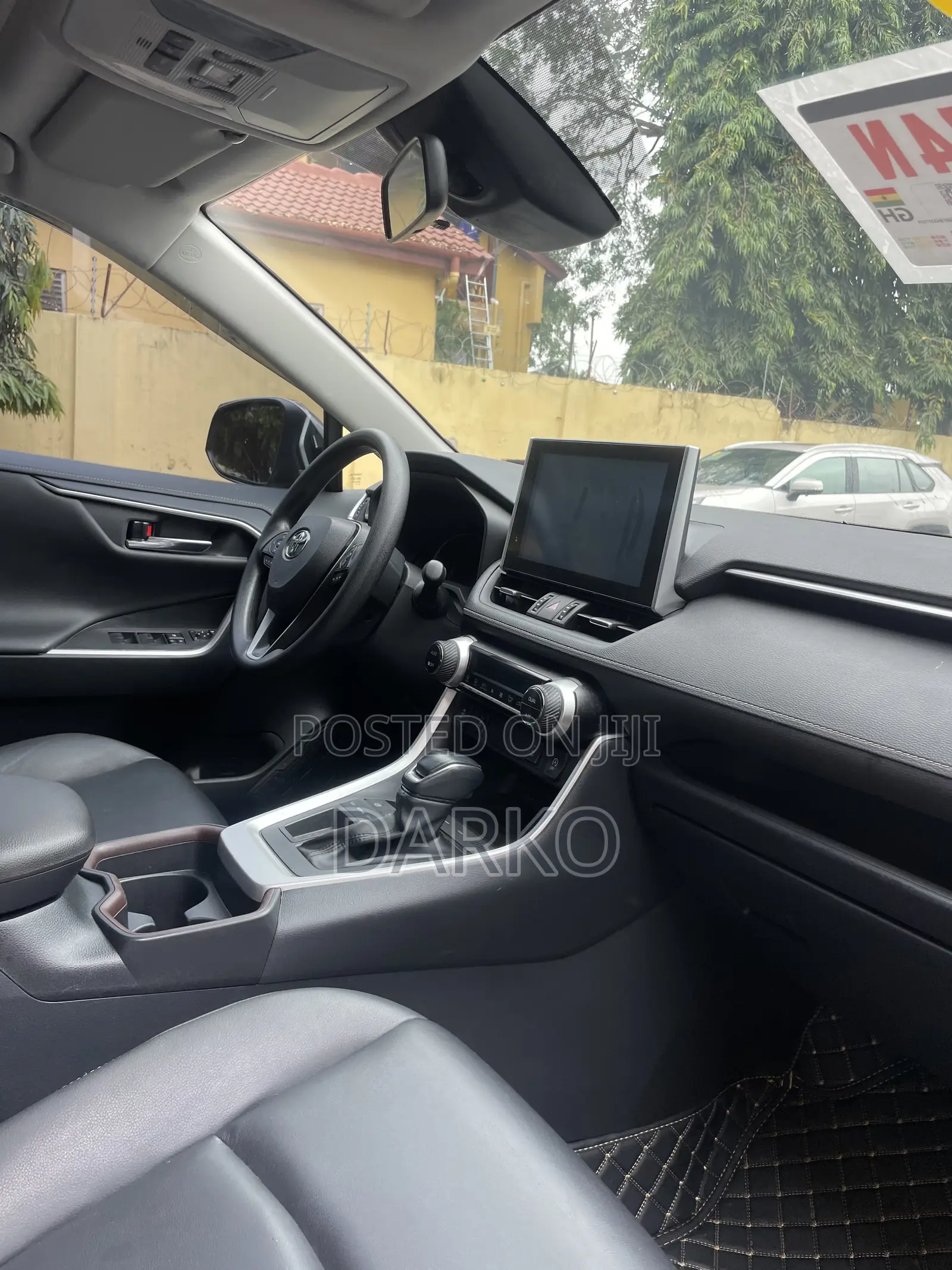 Toyota RAV4 XLE 2022 Gray