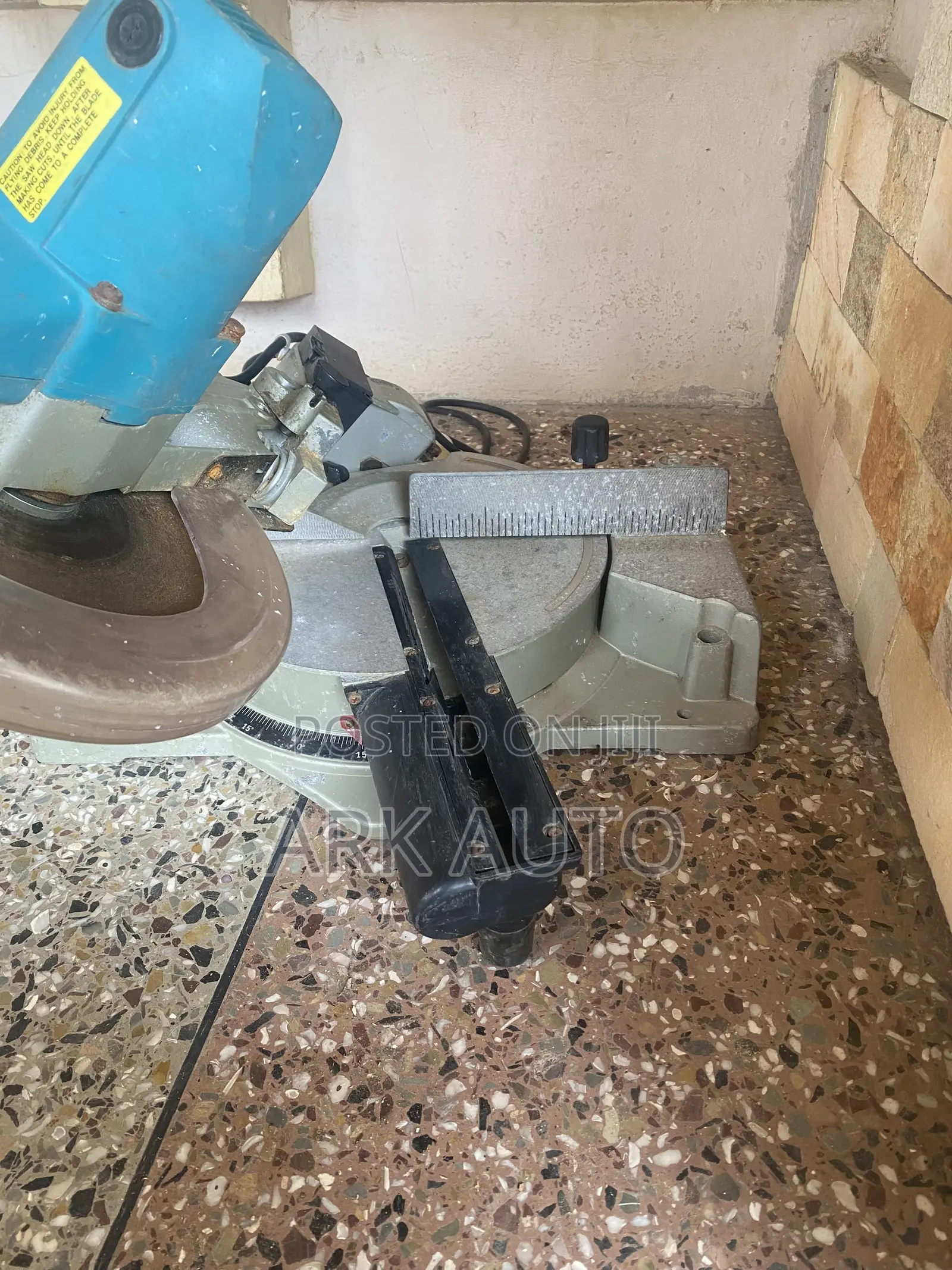 Makita Slide Compound Mitre Saw 2000W (UK USED)