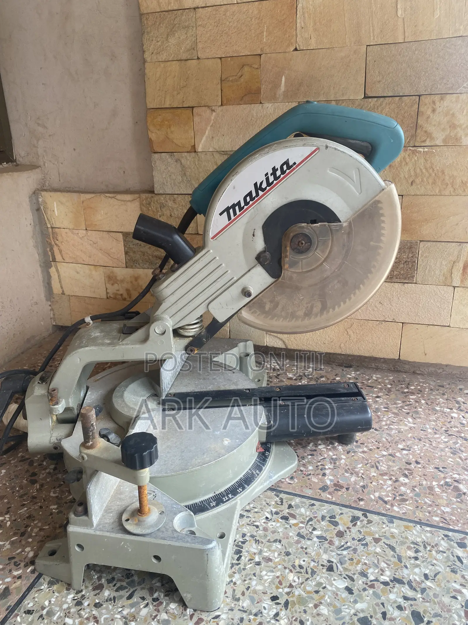 Makita Slide Compound Mitre Saw 2000W (UK USED)