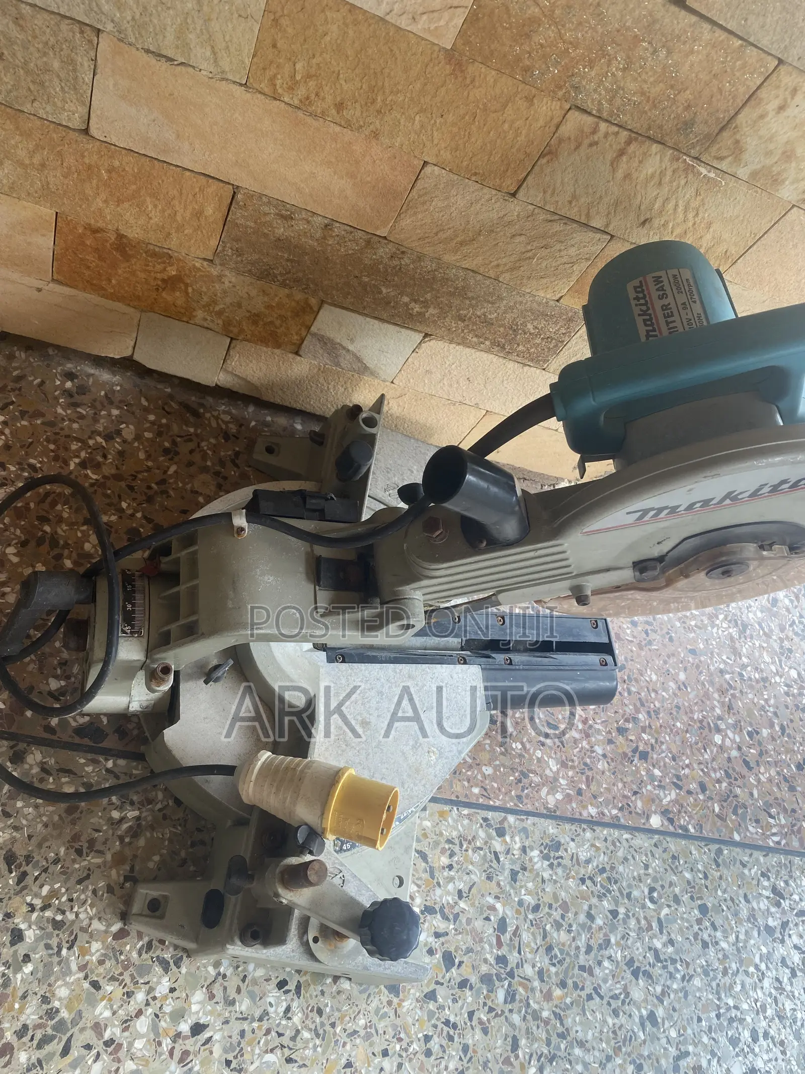 Makita Slide Compound Mitre Saw 2000W (UK USED)
