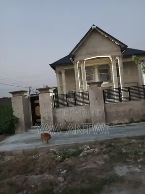 6bdrm House in Kwabre for sale
