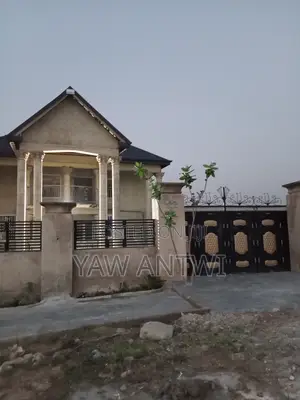 6bdrm House in Kwabre for sale