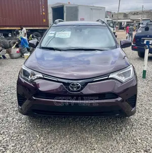 Toyota RAV4 LE FWD (2.5L 4cyl 6A) 2017 Red